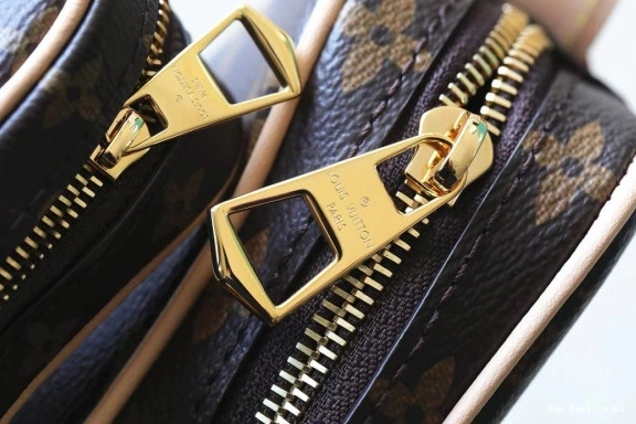 AAA Pruses Bags VUITTON LOUIS Croissant MM 0724